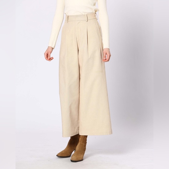 81. Cream Pants - Picture 3 of 4